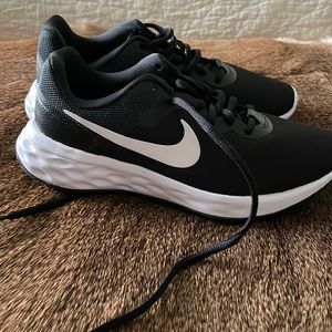 Women’s Nike Size 6 New without tags